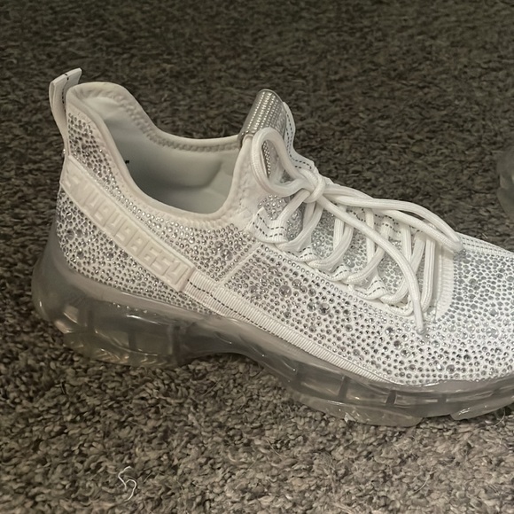 Steven Madden bling sneakers 11 - Picture 2 of 3